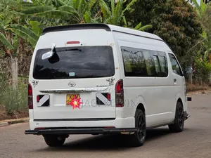 Toyota HiAce 2018 White