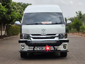 Toyota HiAce 2018 White