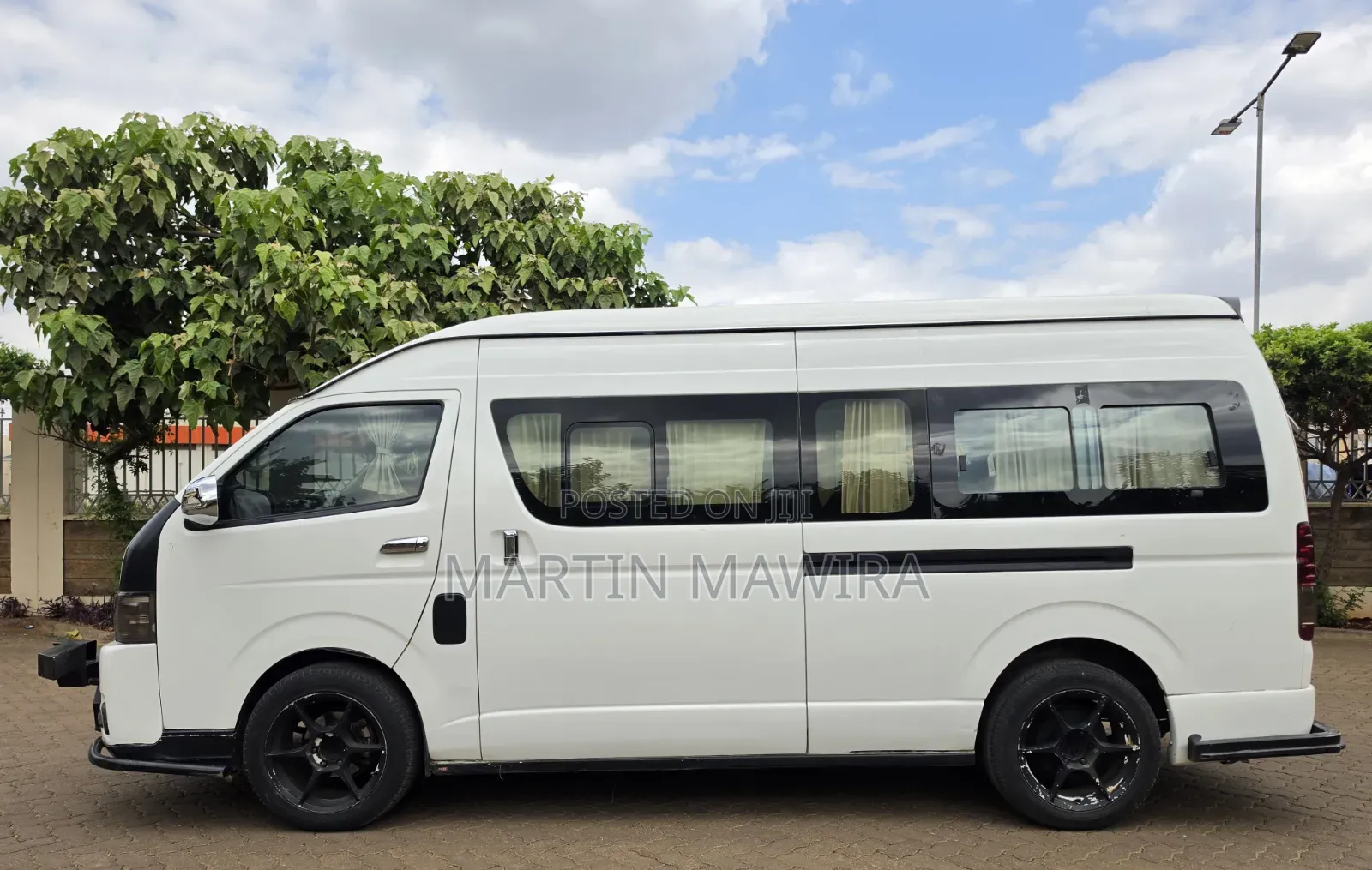 Toyota HiAce 2018 White