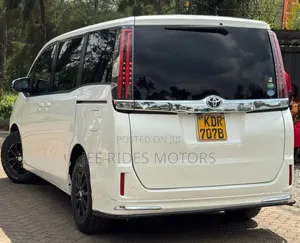Toyota Noah 2018 White