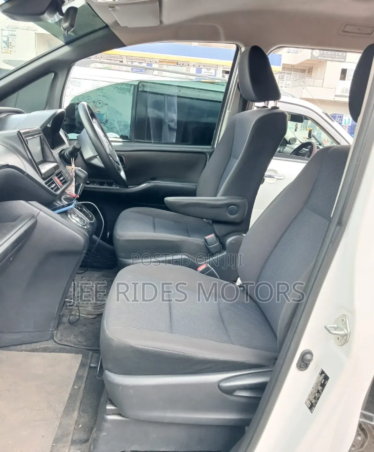 Toyota Noah 2018 White