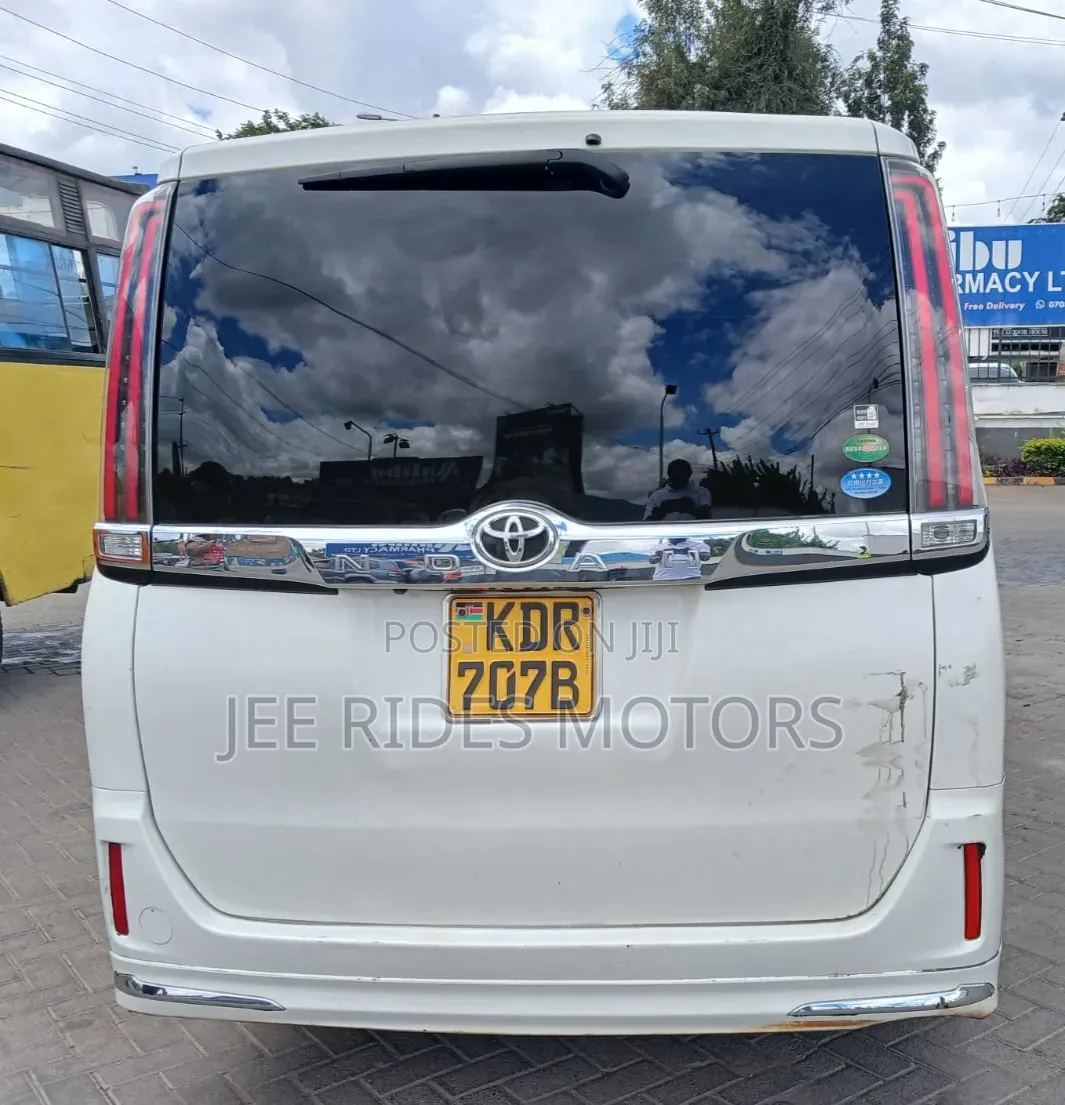 Toyota Noah 2018 White