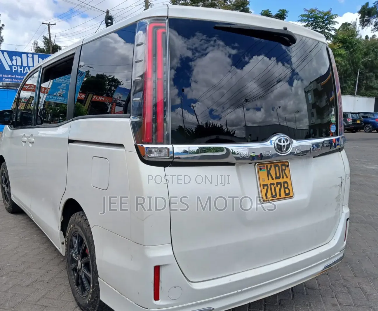 Toyota Noah 2018 White