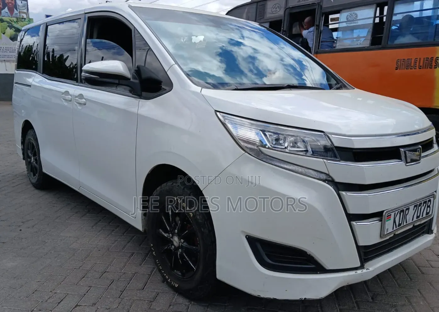 Toyota Noah 2018 White
