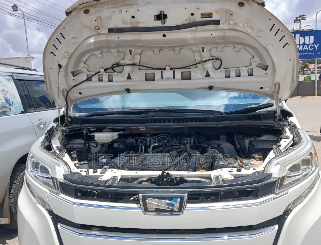 Toyota Noah 2018 White