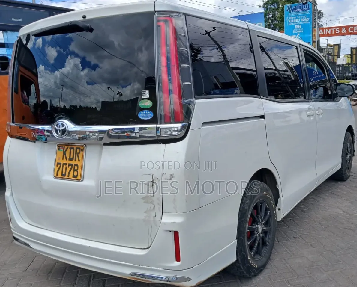 Toyota Noah 2018 White
