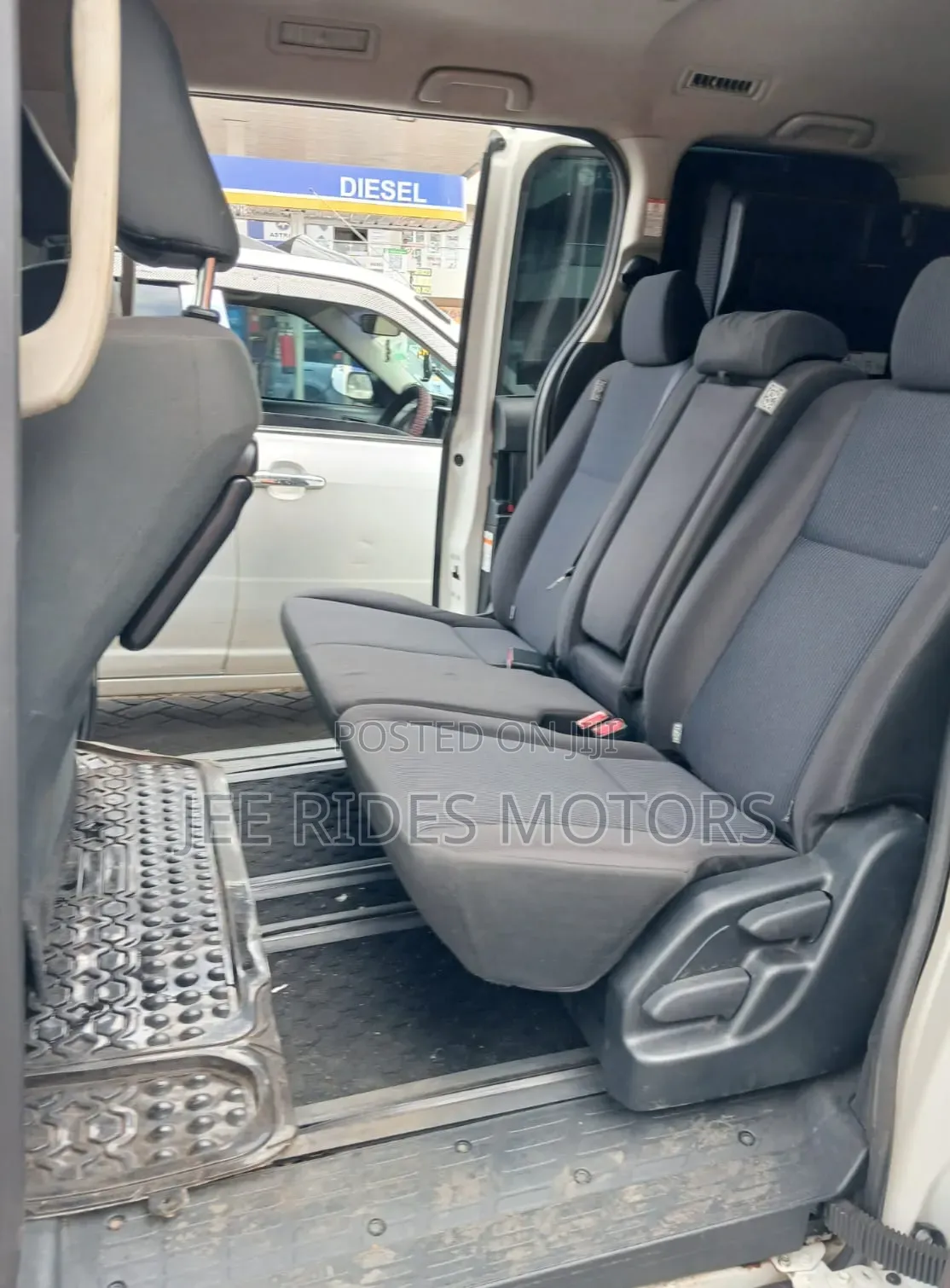 Toyota Noah 2018 White