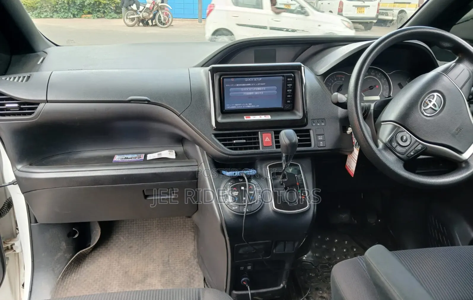 Toyota Noah 2018 White