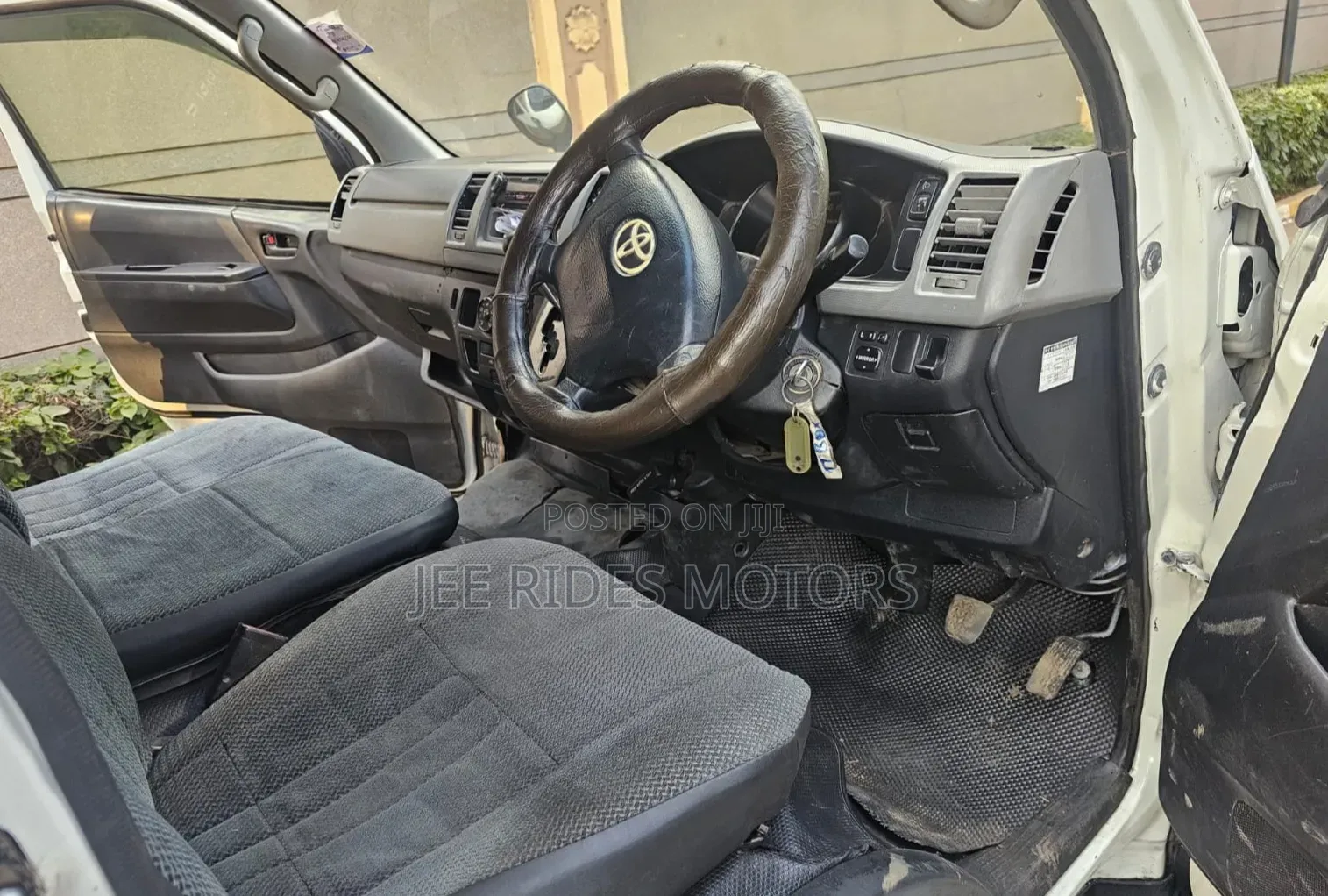Toyota HiAce 2012 White
