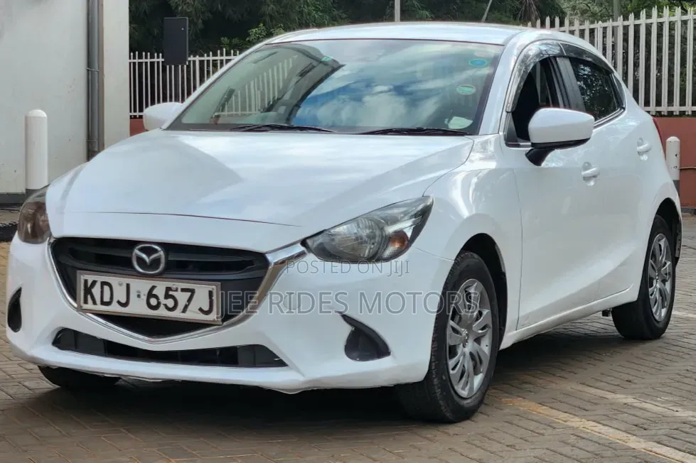 Mazda Demio 2016 Off white