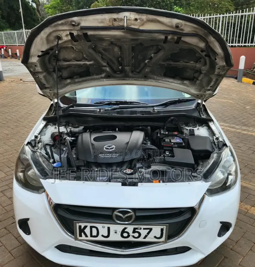 Mazda Demio 2016 Off white