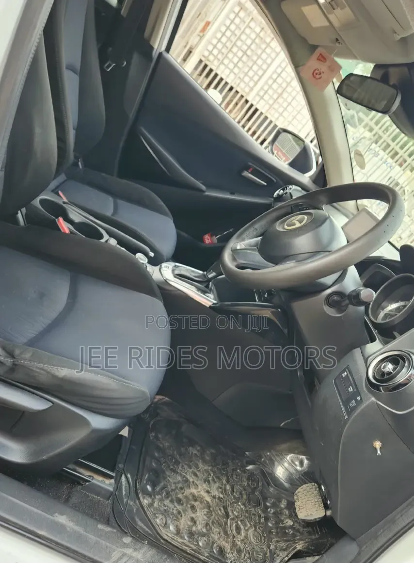Mazda Demio 2016 Off white