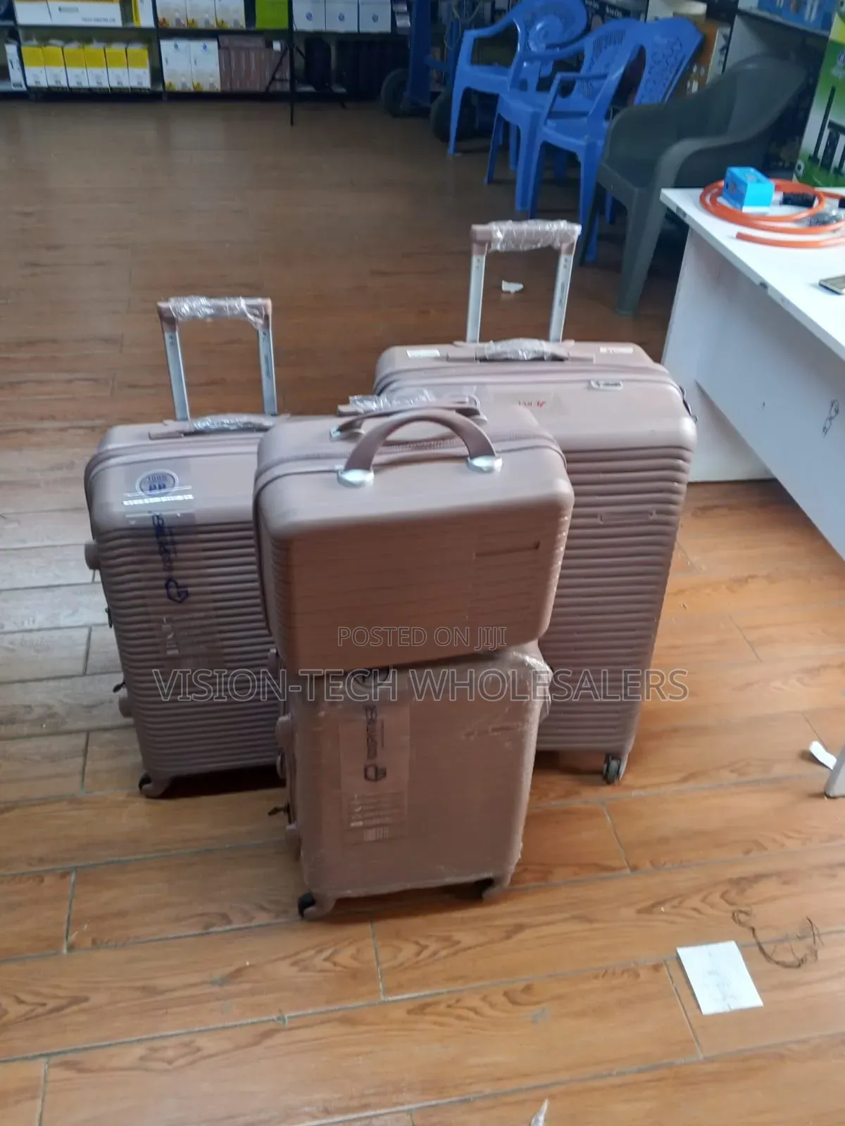 4 in 1 Suitcase Set *^