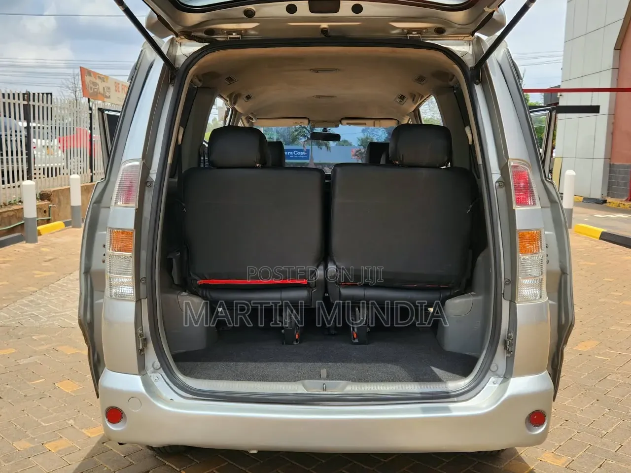 Toyota Noah 2.0 143hp AWD (8 Seater) 2008 Silver