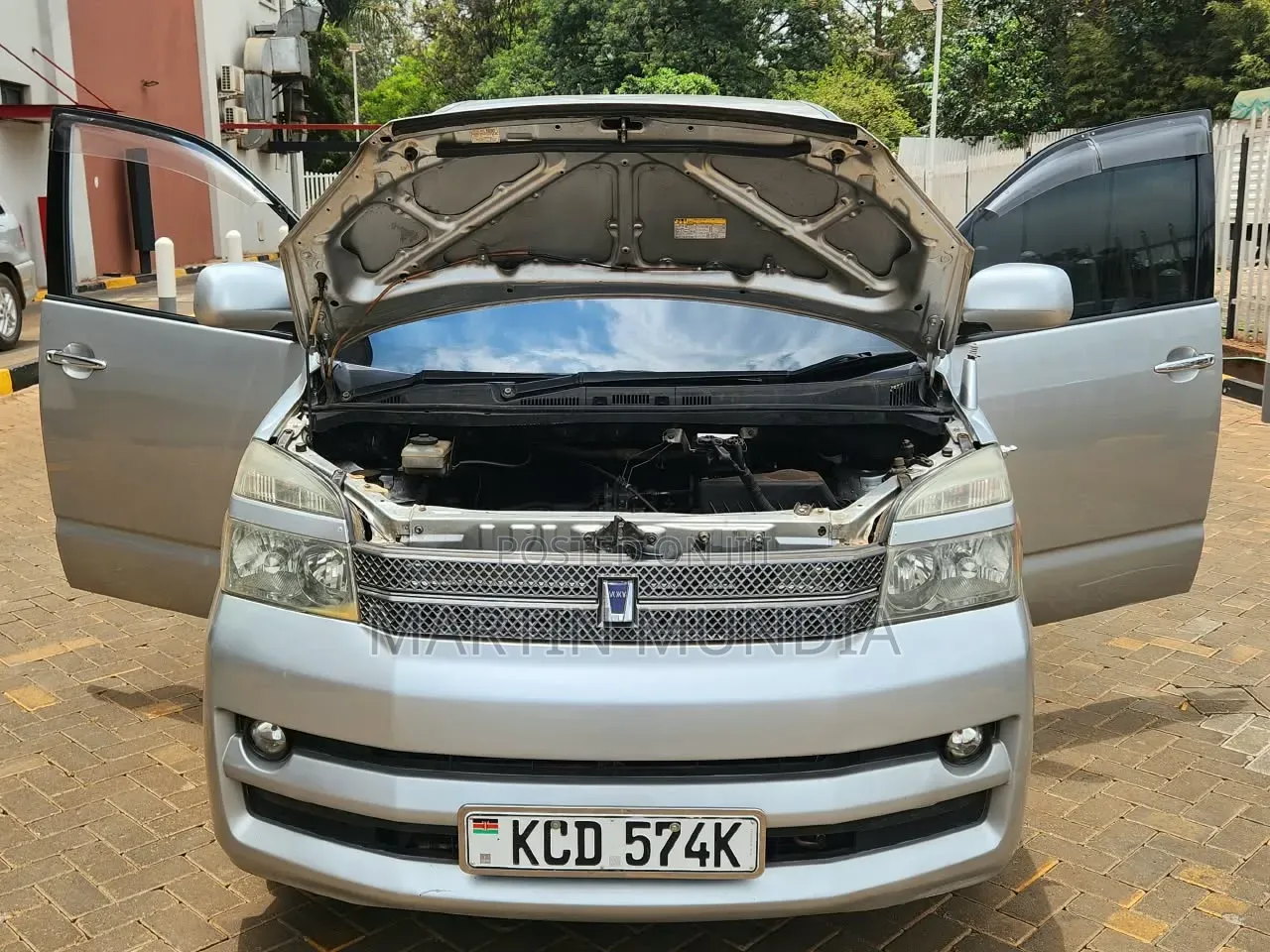 Toyota Noah 2.0 143hp AWD (8 Seater) 2008 Silver