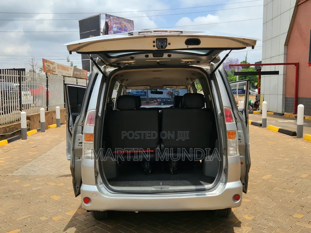 Toyota Noah 2.0 143hp AWD (8 Seater) 2008 Silver