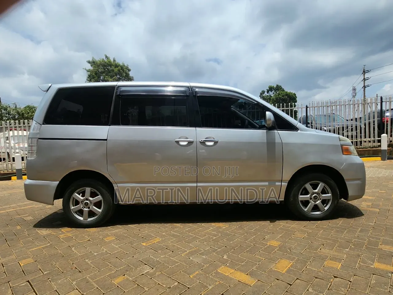 Toyota Noah 2.0 143hp AWD (8 Seater) 2008 Silver
