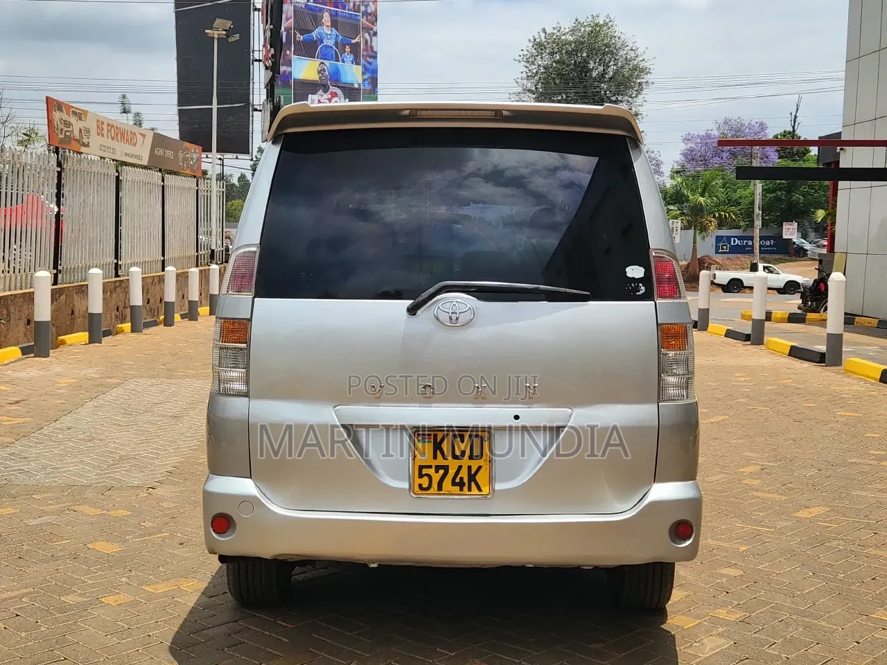 Toyota Noah 2.0 143hp AWD (8 Seater) 2008 Silver