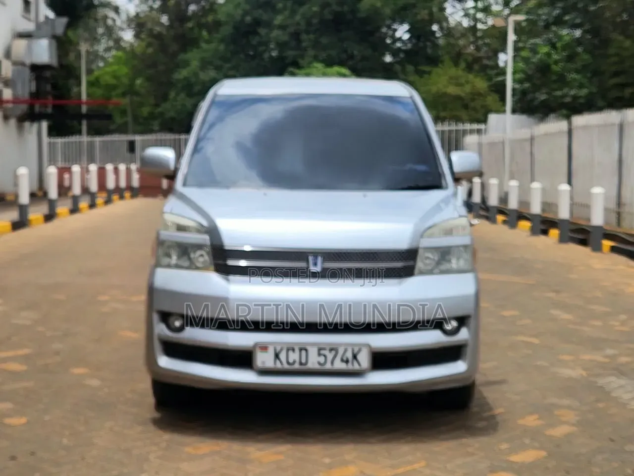 Toyota Noah 2.0 143hp AWD (8 Seater) 2008 Silver