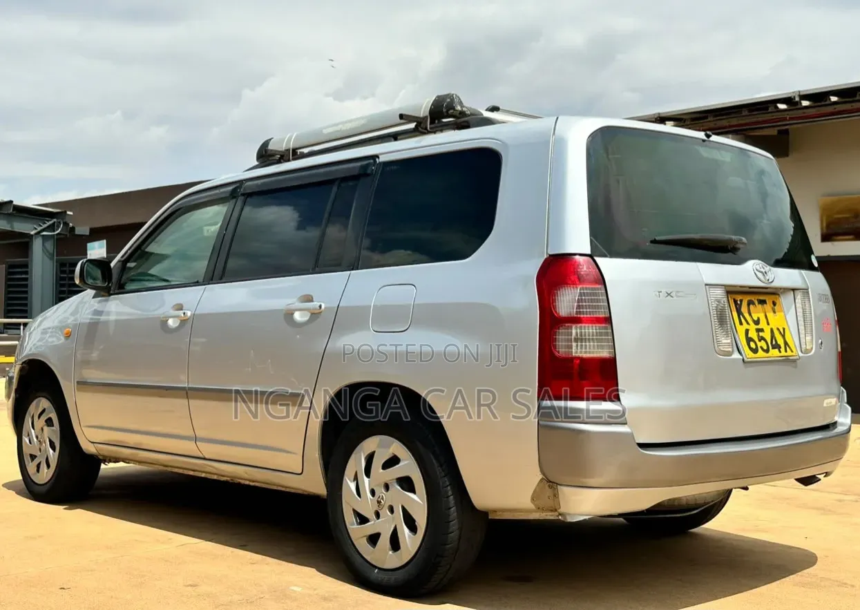 Toyota Succeed 2011 Silver