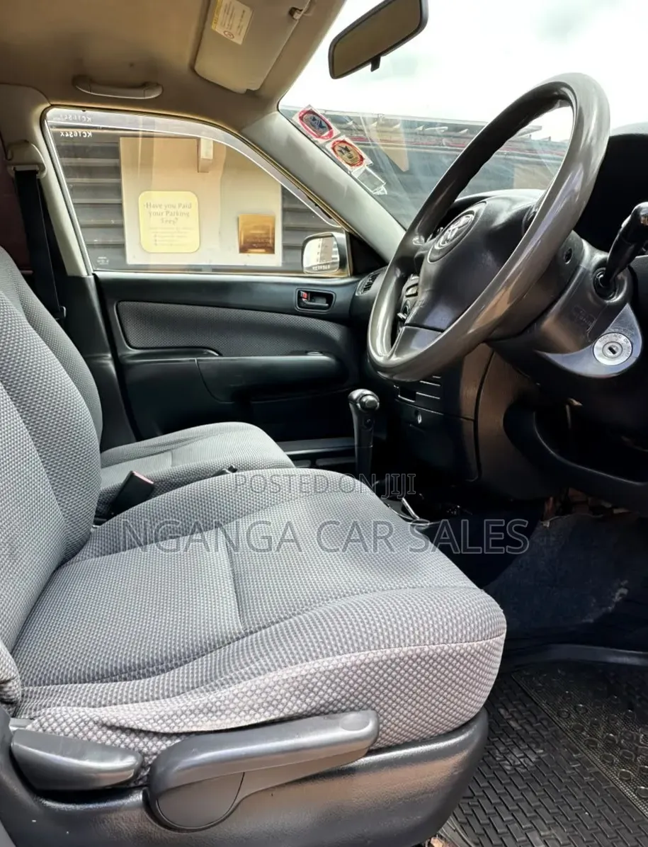 Toyota Succeed 2011 Silver