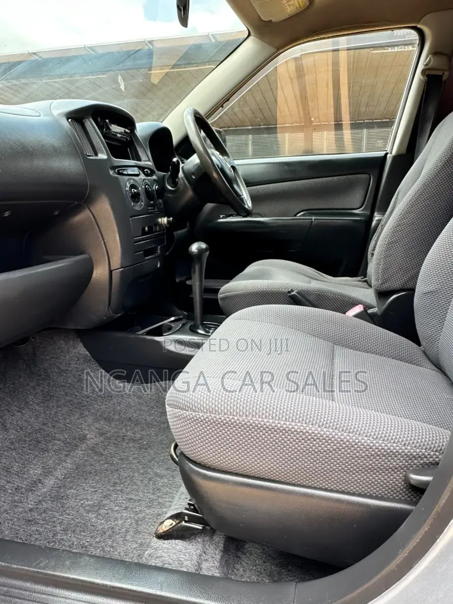Toyota Succeed 2011 Silver