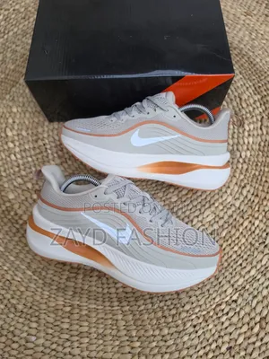 Nike Vomero Plus Beige