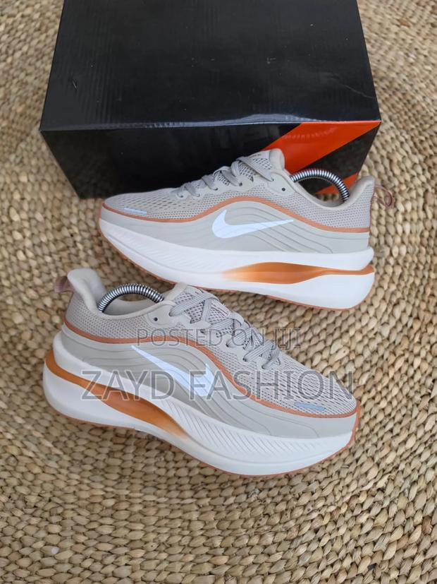 Nike Vomero Plus Beige - thumbnail 2