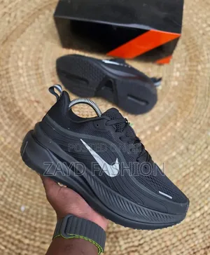 Nike Vomero Plus Triple Black