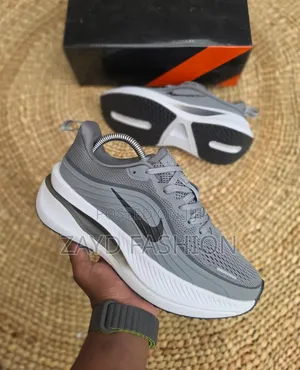 Nike Vomero Plus Gray
