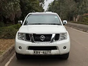 Nissan Pathfinder S 4x4 2013 White