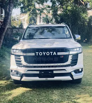 Toyota Land Cruiser LC300 2023 White