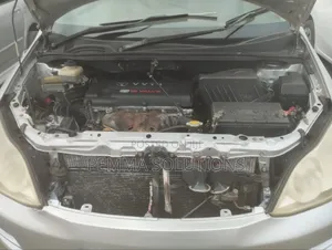 Toyota Ipsum 2006 Silver