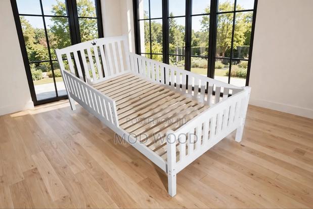 Royal White 3*6ft Wooden Daybed Frame With Protective Guard Rails