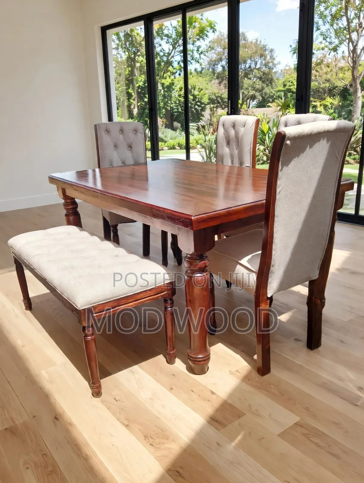 Handcrafted Heritage Tufted Dining Set With Matching Bench
