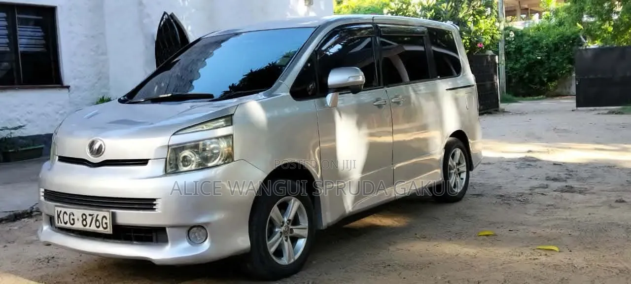Toyota Voxy 2008 Silver