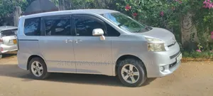 Toyota Voxy 2008 Silver