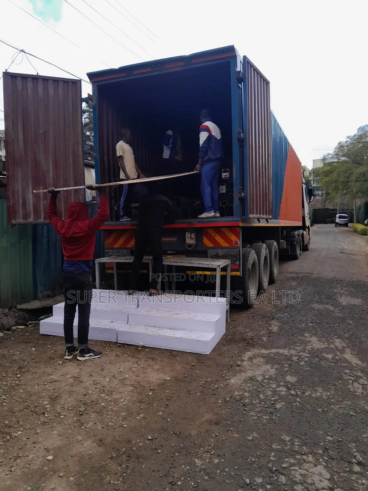 Transport.Trailers . Distribution .CBD.