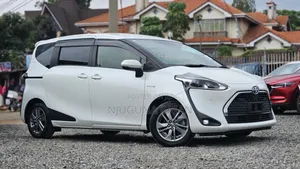 Toyota Sienta 1.5 AWD (6-seater) 2019 White