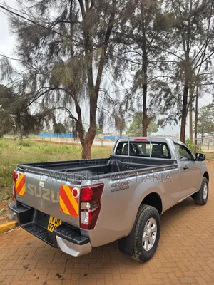 Isuzu D-MAX 2026 Silver