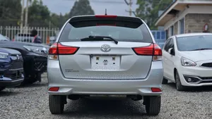 Toyota Corolla Fielder 2019 Silver
