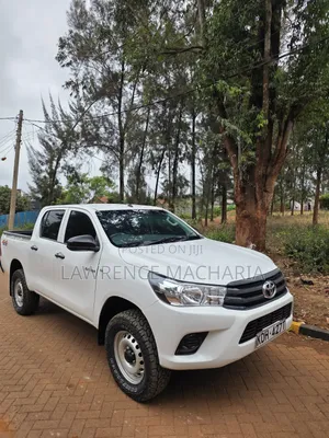 Toyota Hilux 2022 White