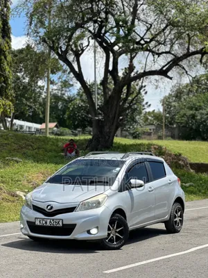 Toyota Vitz 2014 Silver