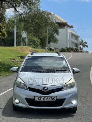 Toyota Vitz 2014 Silver