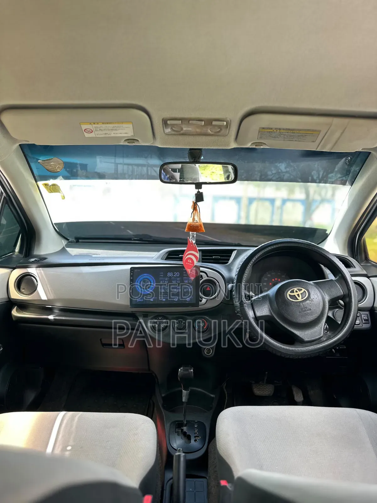 Toyota Vitz 2014 Silver
