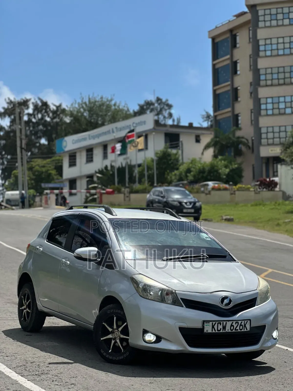 Toyota Vitz 2014 Silver