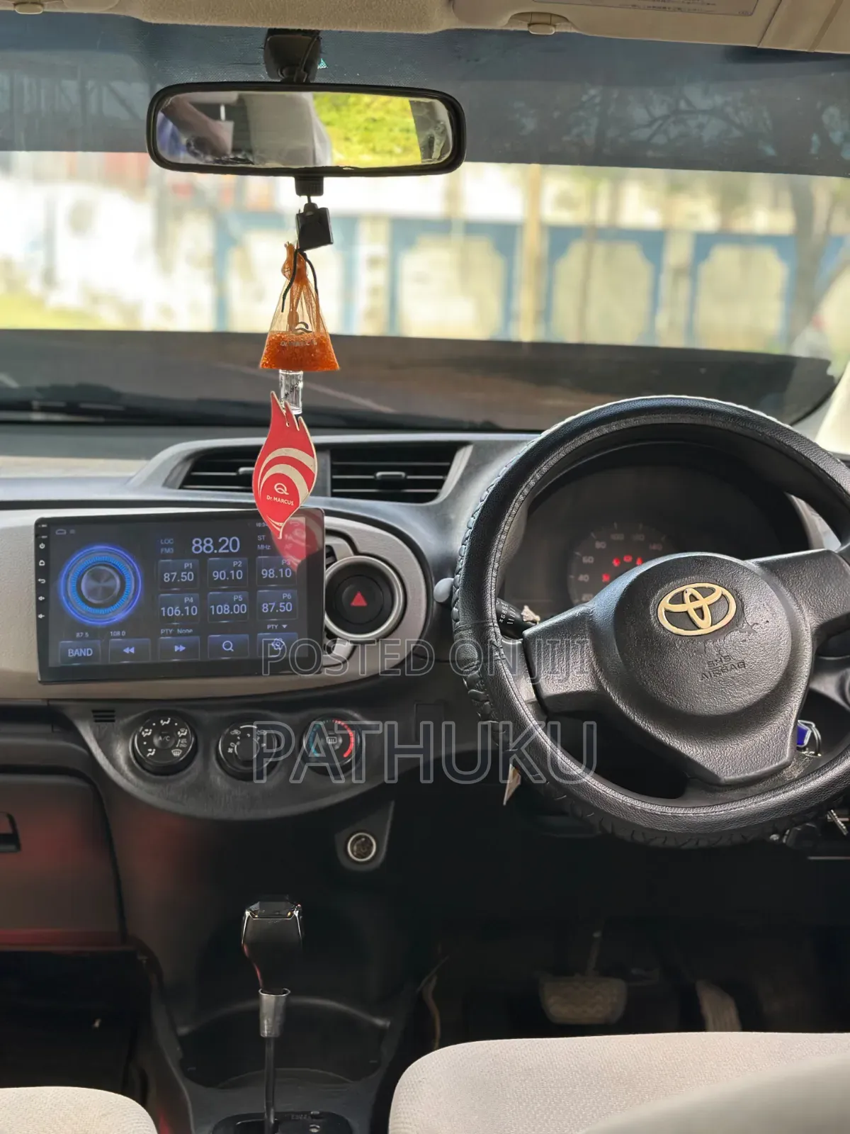 Toyota Vitz 2014 Silver