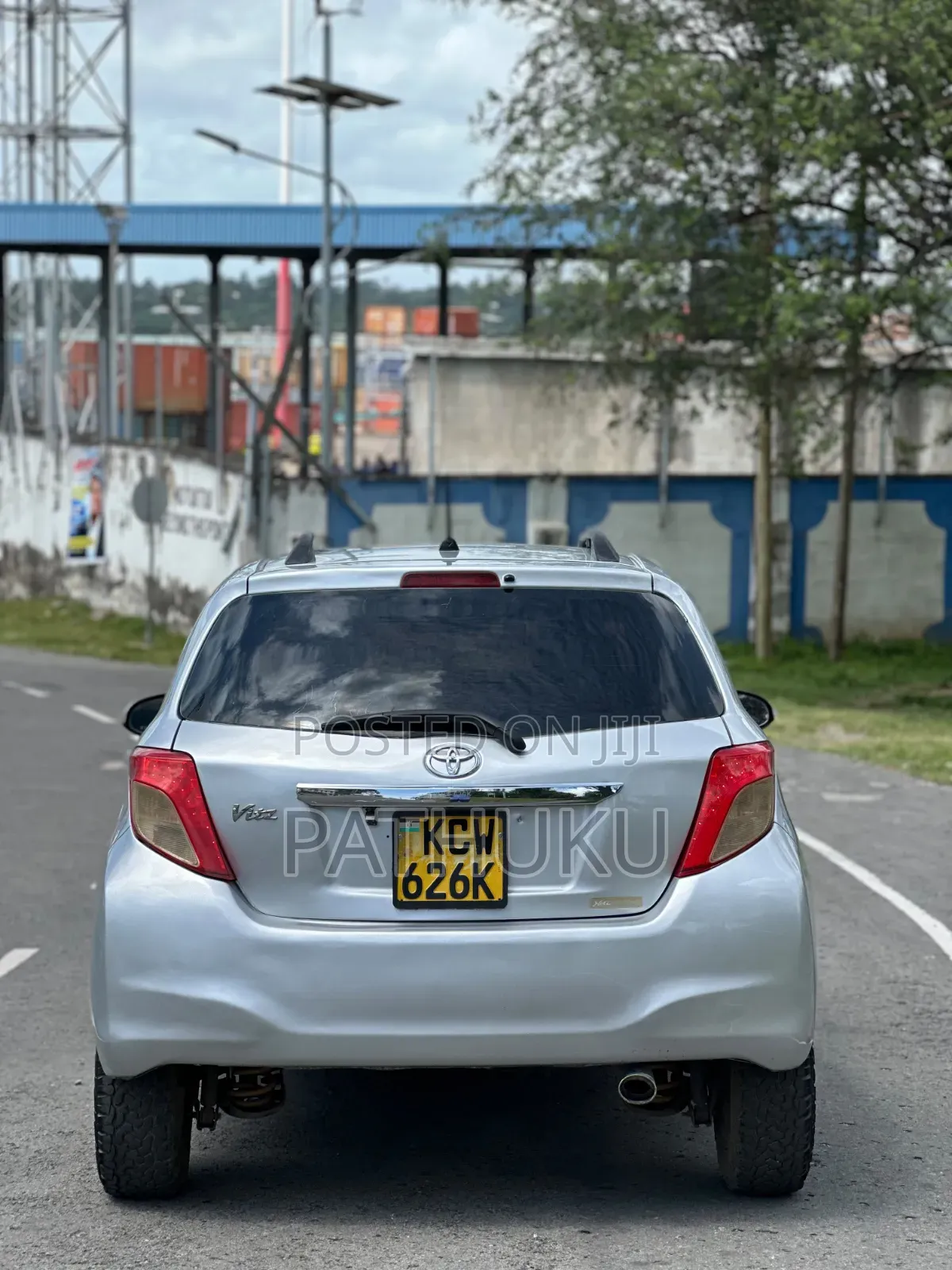 Toyota Vitz 2014 Silver