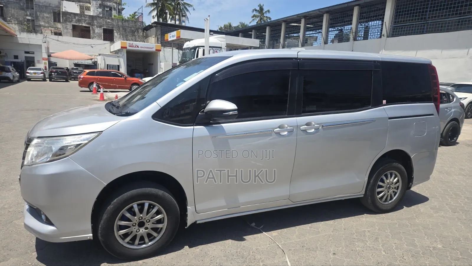 Toyota Noah 2014 Gray