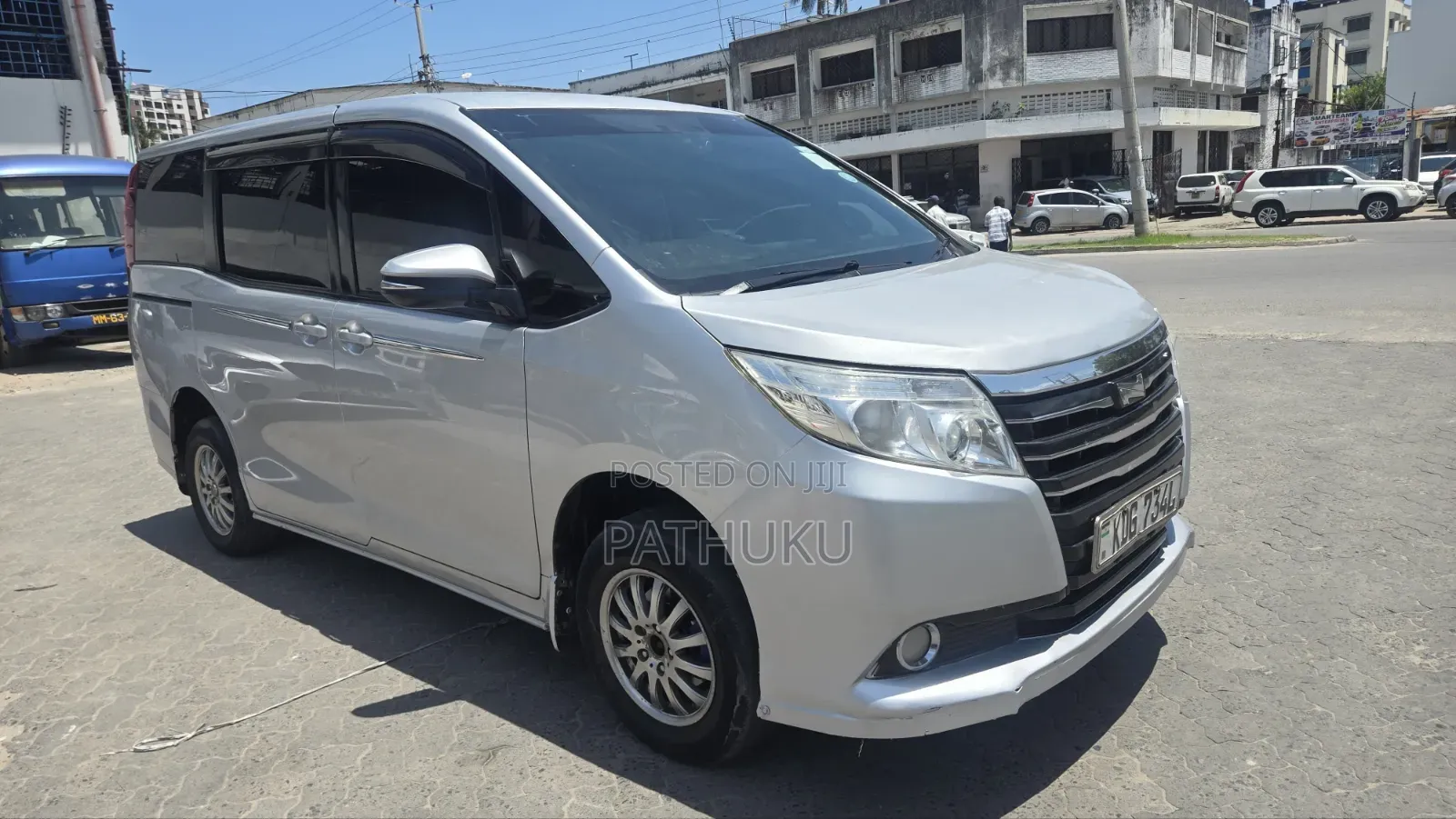 Toyota Noah 2014 Gray